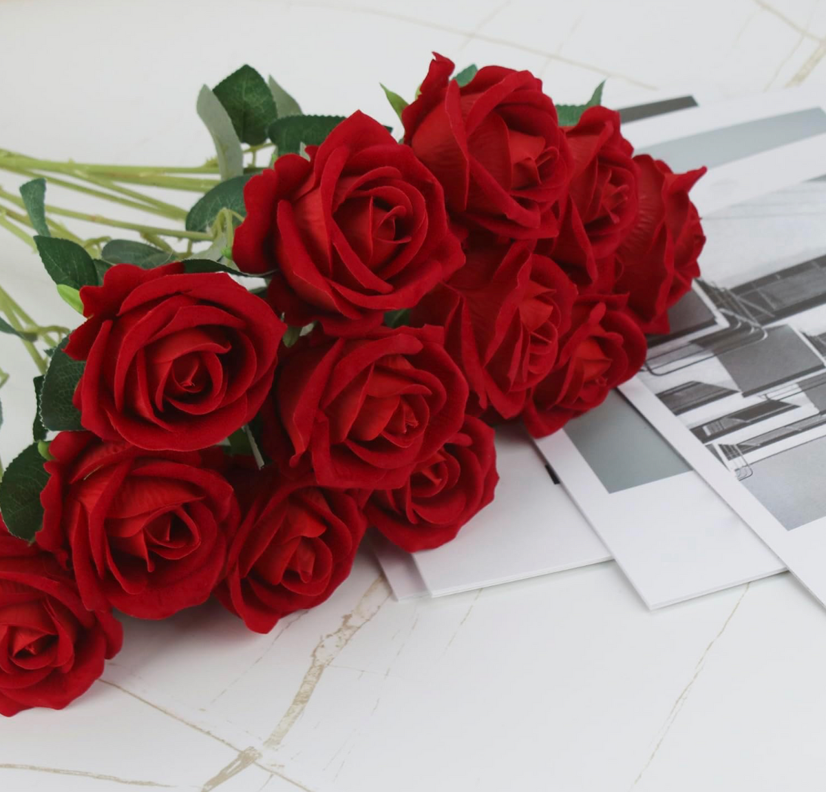 Bouquet de 12 Roses Rouges ❤️